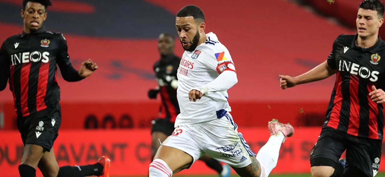 Memphis Depay puso el primer tanto en la goleada de Lyon frente a Niza / AFP