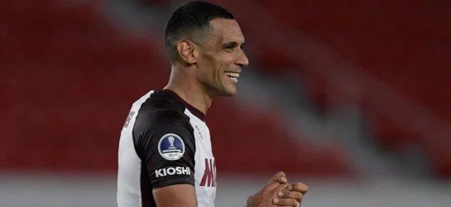 José Sand anotó en la victoria 1-3 de Lanús. / Foto: AFP