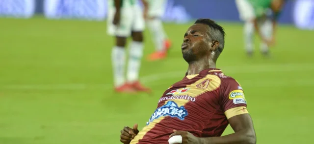 Marco Pérez celebra un gol con Tolima ante Nacional / Foto VizzorImage