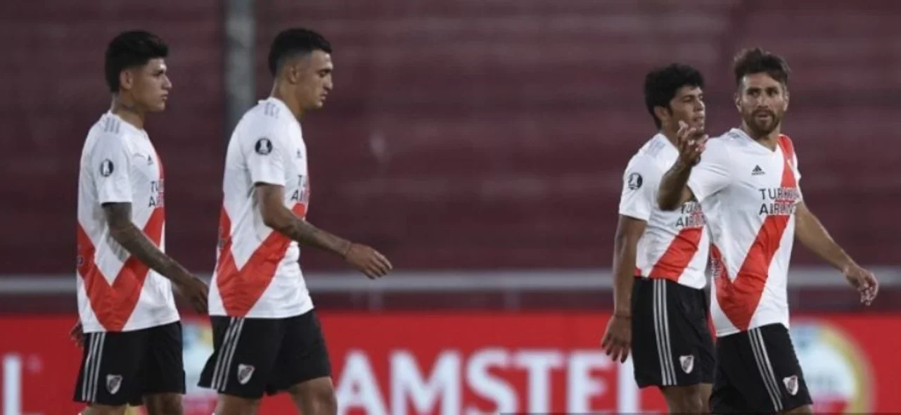 River venía de jugar Copa Libertadores/ AFP