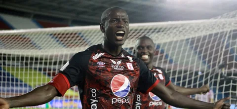 Habla Adrían Ramos previo a la final vuelta de la Liga BetPlay Dimayor / VizzorImage - Jairo Cassiani