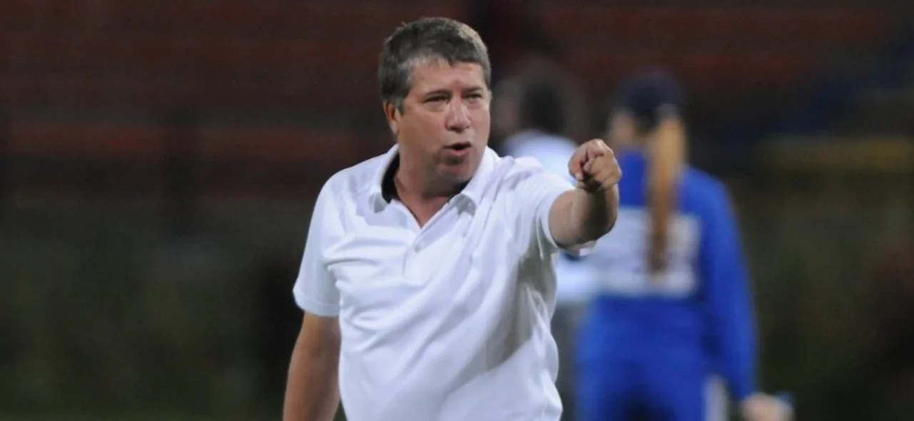 ‘El Bolillo’ Gómez, técnico de Medellín | Foto: VizzorImage / Luis Benavides