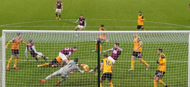 Burnley ganó 2-1 y sumó 3 puntos importantes pensando en el descenso / Foto AFP