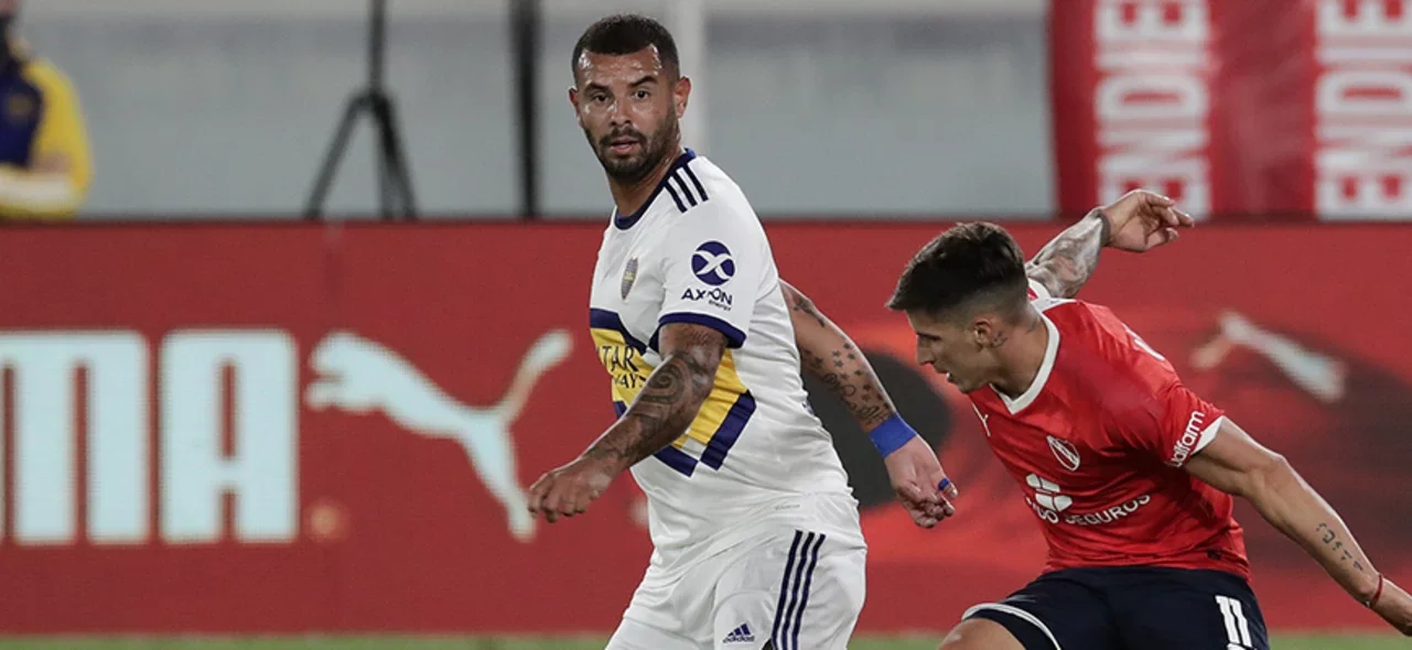 Edwin Cardona fue figura en la victoria de Boca Juniors vs Independiente/ AFP