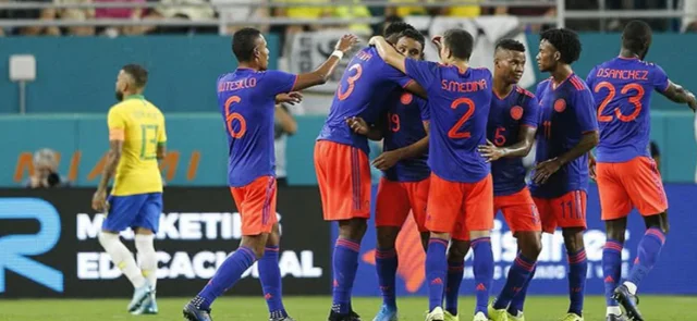 Colombia espera por su director técnico / AFP