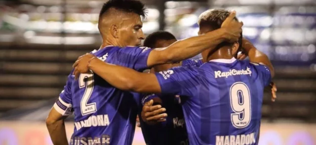 Gimnasia le rindió un homenaje a Maradona / Foto Gimnasia