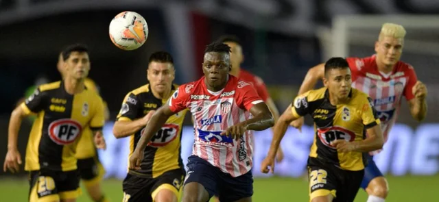 Junior busca su paso a semis de Sudamericana / AFP