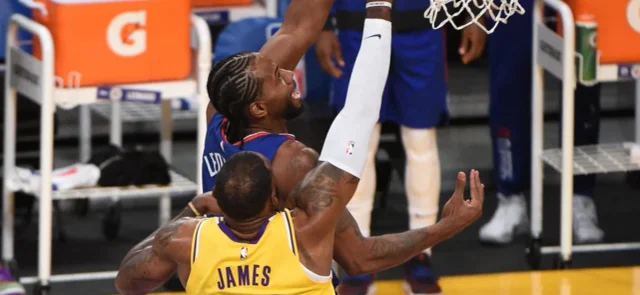 LeBron James sumó 22 puntos / AFP