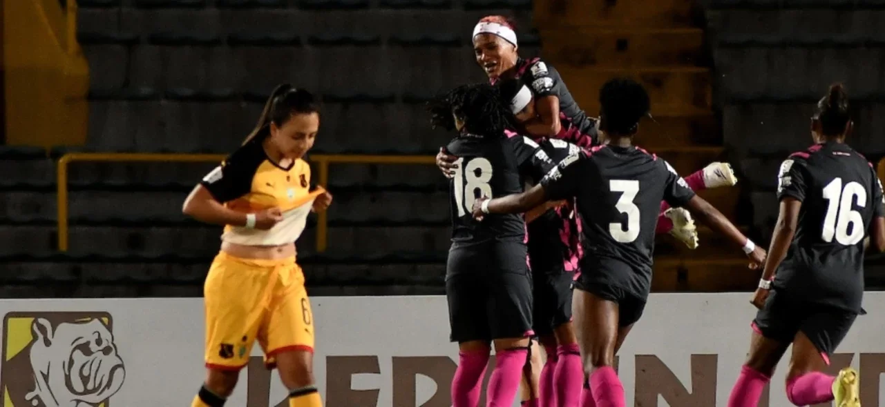 Santa Fe clasificó a la final de la Liga Femenina BetPlay | Foto: VizzorImage / Luis Ramírez