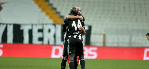 Besiktas celebra el 2-1 con el que sigue sumando en la Superliga Turca