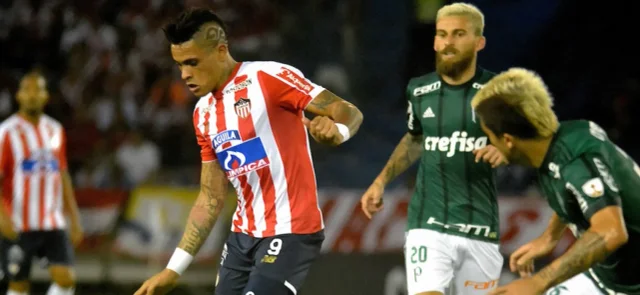 Álvez llegó a Medellín para cerrar su vinculación con Nacional. / Foto: VizzorImage- Alfonso Cervantes