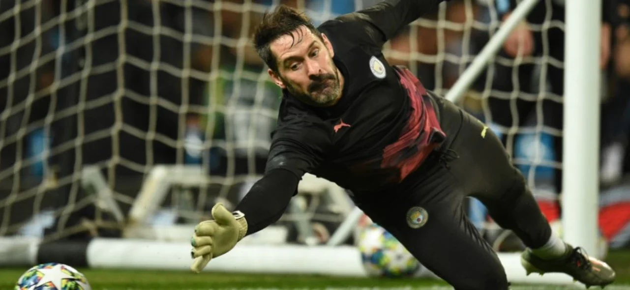 Scott Carson, guardameta de Manchester City, dio positivo para COVID-19. / Foto: AFP