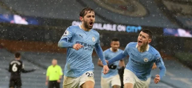 Manchester City espera un tropiezo de Manchester United/ AFP