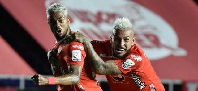 Duván Vergara, Marlon Torres y Yesus Cabrera fueron sancionados / Foto VizzorImage