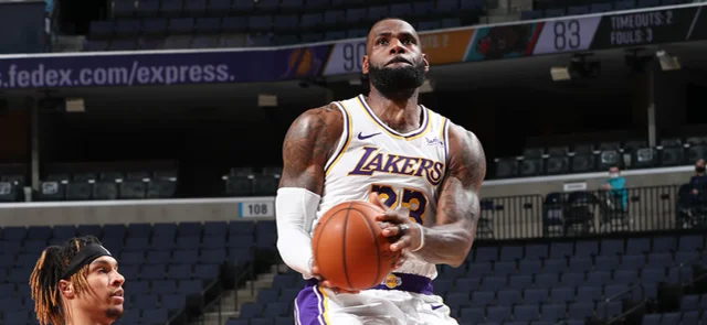 LeBron James en la victoria de Lakers vs Grizzlies / AFP