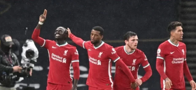 Liverpool es cuarto en la Premier League/ AFP