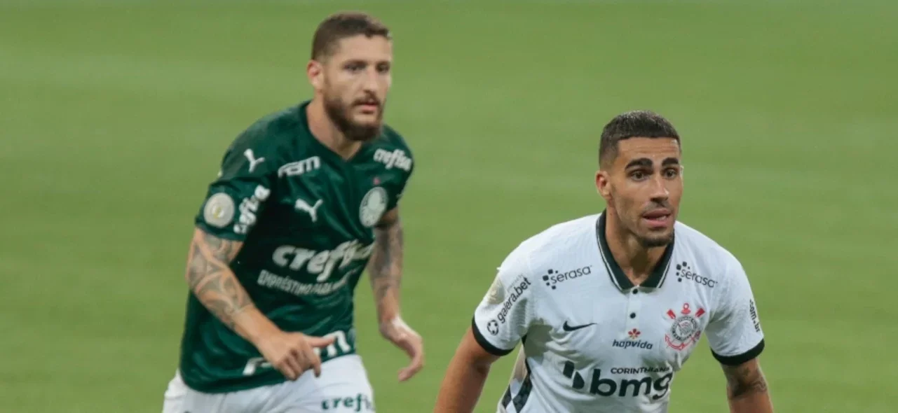 Palmeiras goleó a Corinthians y se acercó al liderato / Foto AFP
