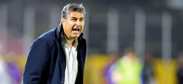 Santiago Escobar, técnico colombiano/ AFP