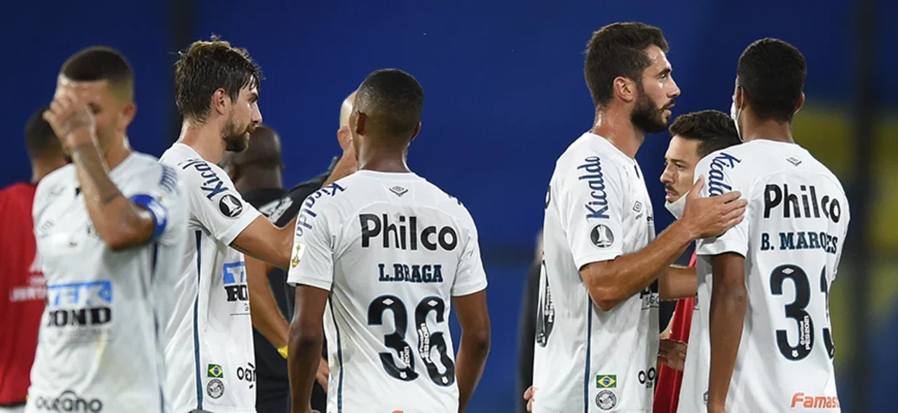 Jugadores de Santos luego del partido frente a Boca Juniors /AFP