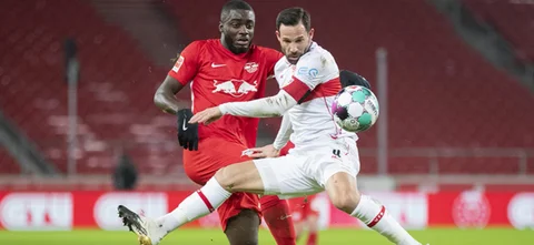 Dayot Upamencano en la victoria de RB Leizig / AFP