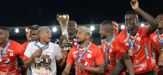 América celebra el título de la Liga BetPlay 2021 / Foto VizzorImage