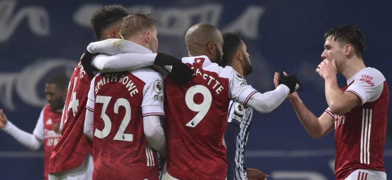 Lacazette se reportó con doblete / AFP