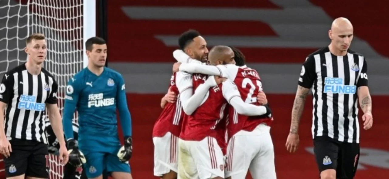 Arsenal es décimo en la Premier League/ AFP