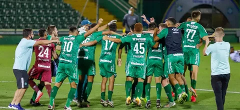 Chapecoense celebra su regreso a primera división / Foto AFP