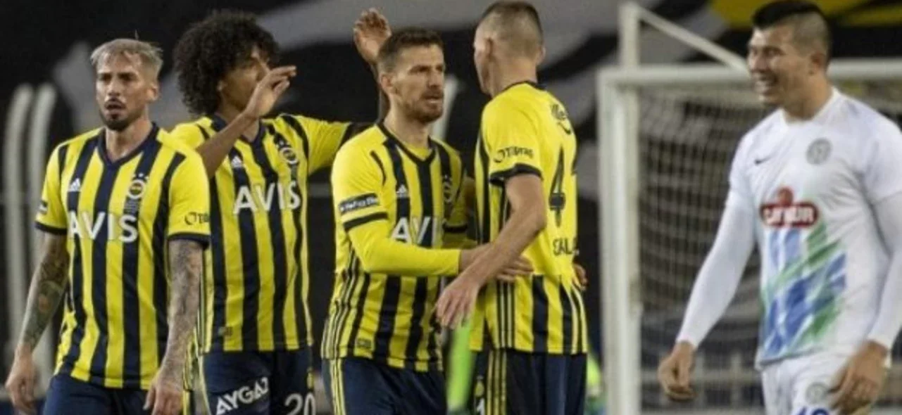 Fenerbahce celebró en su casa / AFP