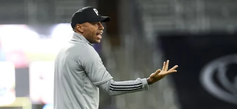 Thierry Henry dirigiendo en la MLS / Foto AFP