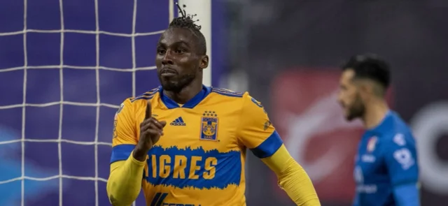 Julián Quiñones celebra el segundo gol de la victoria de Tigres sobre Atlas / Foto AFP
