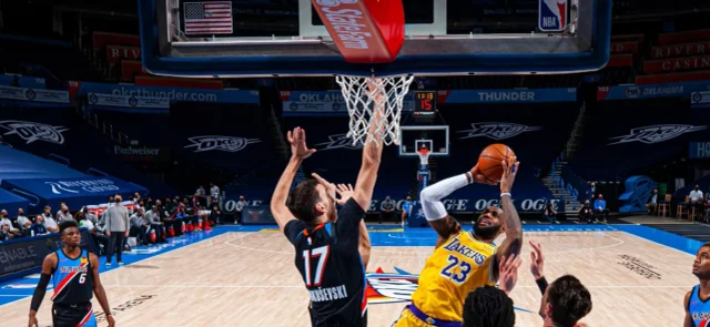 LeBron James, figura en el triunfo de Lakers / Foto AFP