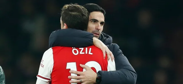 Özil, de 32 años, se uniría al club turco por tres años y medio / Foto AFP