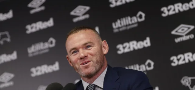 Rooney habla en rueda de prensa / Foto AFP
