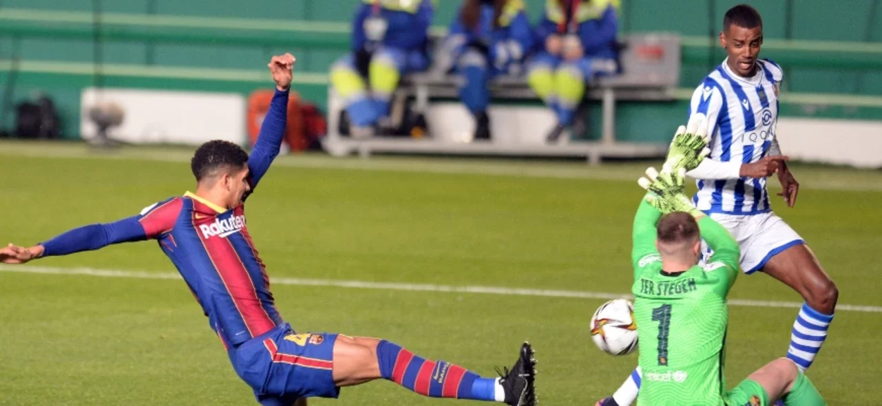 Ter Stegen y una magnífica atajada ante Real Sociedad / Foto AFP