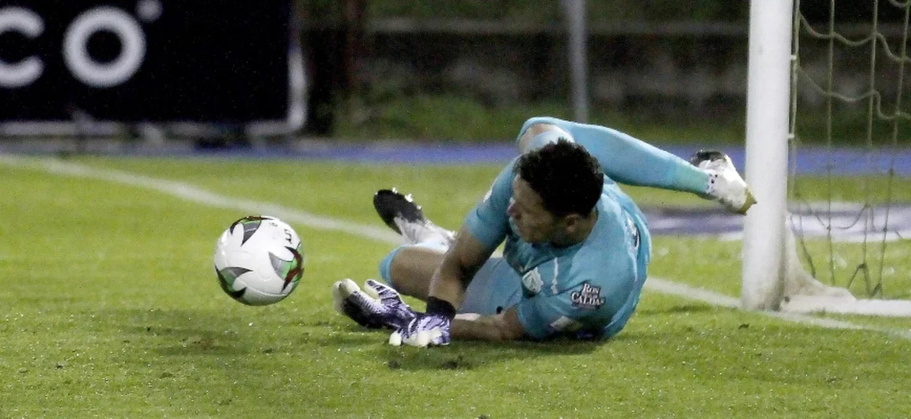 Aldair Quintana en juego contra Águilas Doradas / Foto VizorImage