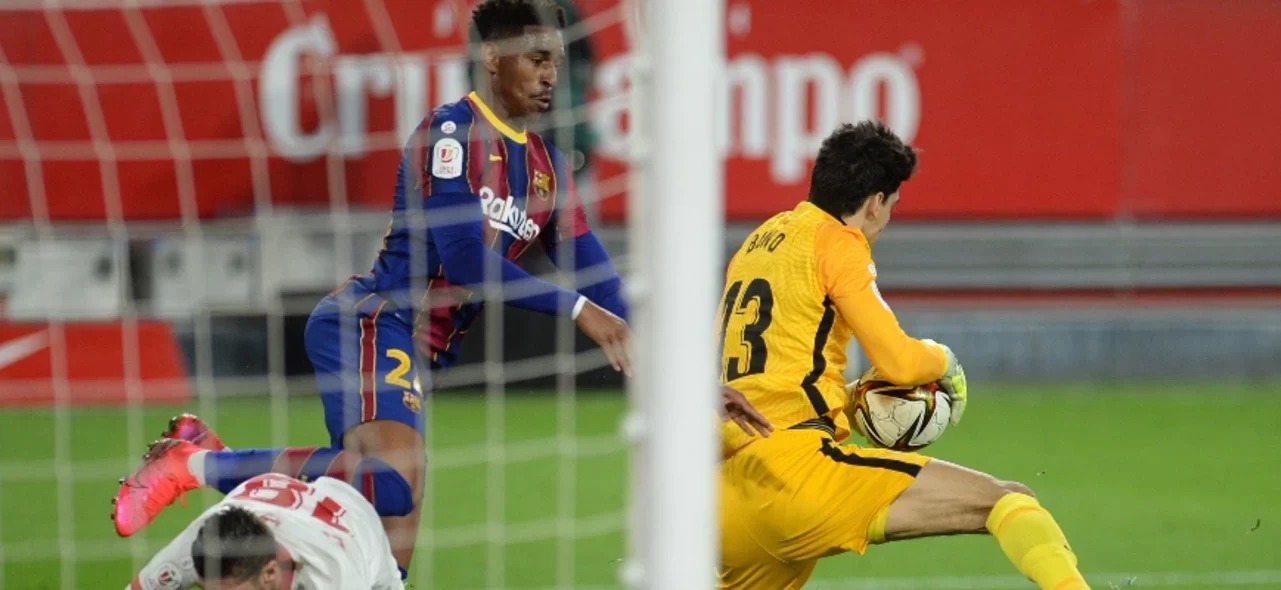 Bono, figura de Sevilla ante Barcelona / Foto AFP