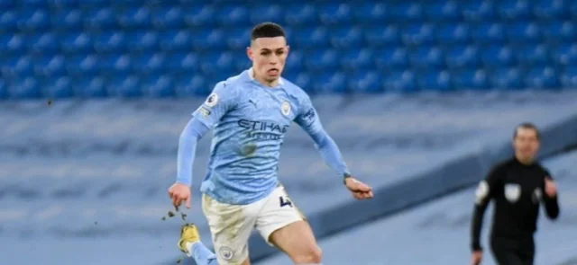 Manchester City tiene 3 puntos de ventaja sobre Manchester United/ AFP