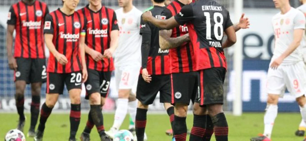 Frankfurt hizo respetar su casa / AFP