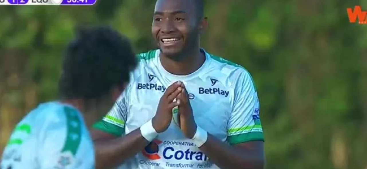 Diego Herazo falló frente al arco de Águilas Doradas.