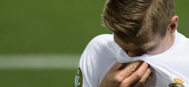 Toni Kroos y un golazo ante Valencia / Foto AFP