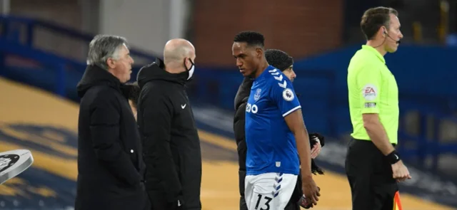 Yerry Mina salió lesionado del compromiso. / Foto: AFP