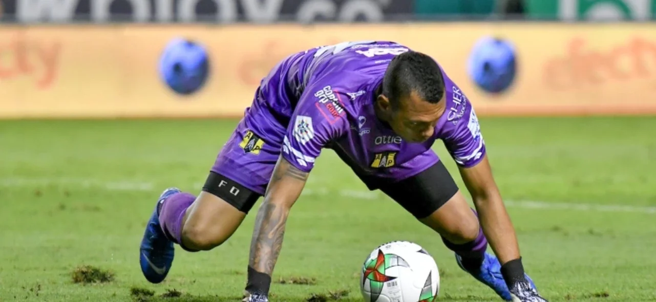 Juan Serrano atajó 2 opciones a Jaminton Campaz. / Foto: VizzorImage - Nelson Ríos