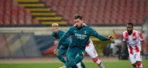 Theo Hernández, figura de Milán/ AFP