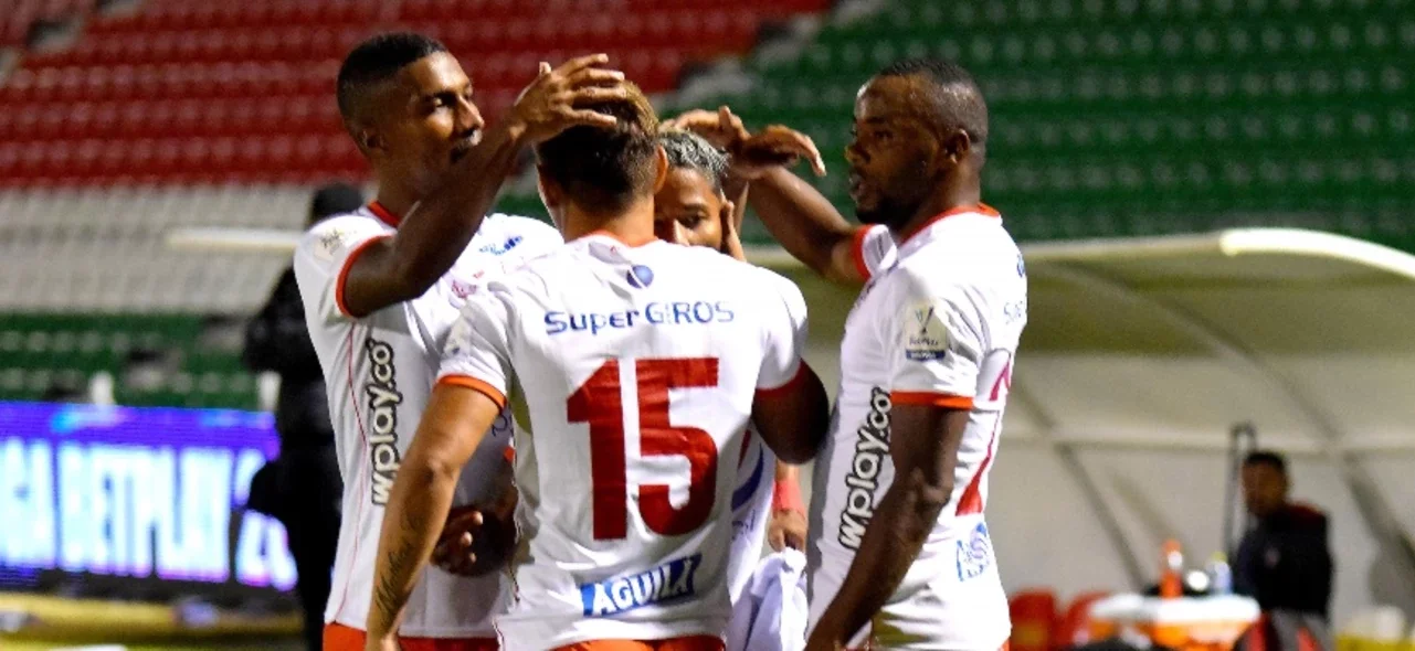 América celebra el triunfo ante Chicó / Foto VizzorImage