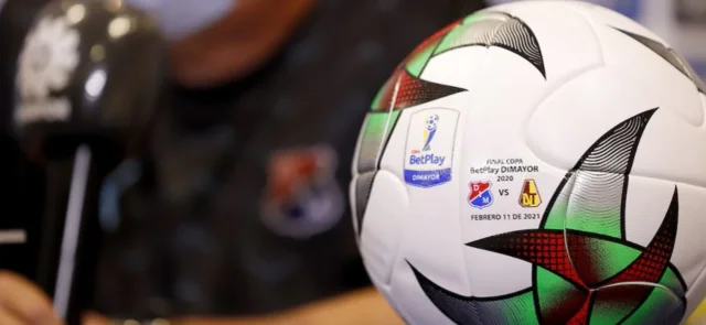 La comunicación en el fútbol | Foto: VizzorImage / Juan A Cardona