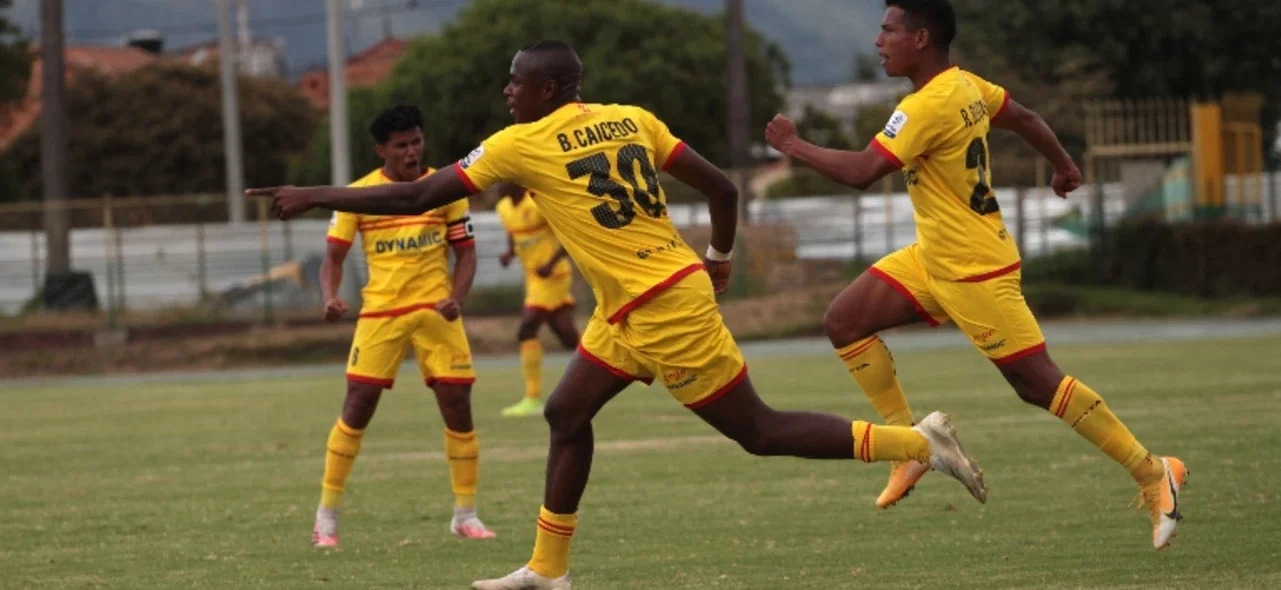 Bogotá venció 2-1 a Llaneros / Foto VizzorImage