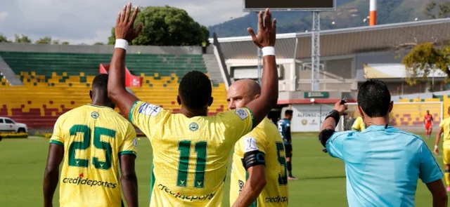 Bucaramanga celebra su victoria ante Pereira / Foto VizzorImage