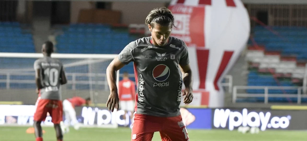Carrascal calentando para juego con América en 2020 / Foto VizzorImage Carrascal calentando para juego con América en 2020 / Foto VizzorImage