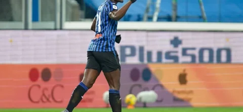 Duván Zapata se reportó con un golazo / AFP